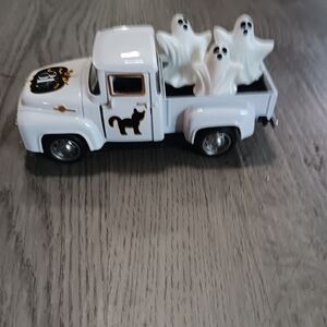 Spooky Ghost Truck - White